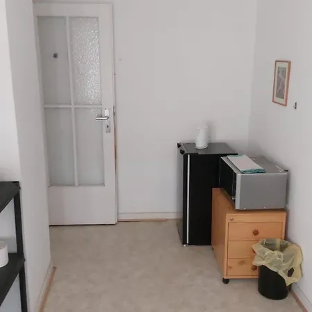 Self Check In 42 M Schlafzimmer Eigenes Badezimmer Mit Badewanne Kochecke Mit Esszimmer Im Einfamilienhaus Eigenes Badezimmer Keine