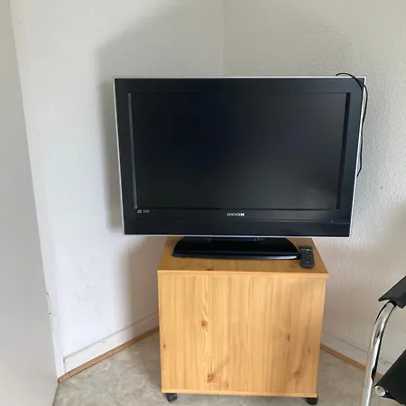 Self Check In Ganzes 40 M Zwei Schlafzimmer Wlan Parkplatz Eigenes Badezimmer Mit Badewanne Kochecke Einfamilienhaus Apartamento Duisburgo