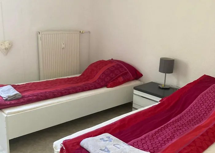 Self Check In 42 M Schlafzimmer Eigenes Badezimmer Mit Badewanne Kochecke Mit Esszimmer Im Einfamilienhaus Eigenes Badezimmer Keine * ドゥイスブルグ