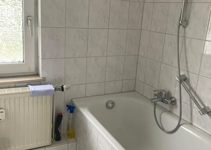アパート Self Check In 42 M Schlafzimmer Eigenes Badezimmer Mit Badewanne Kochecke Mit Esszimmer Im Einfamilienhaus Eigenes Badezimmer Keine ドゥイスブルグ