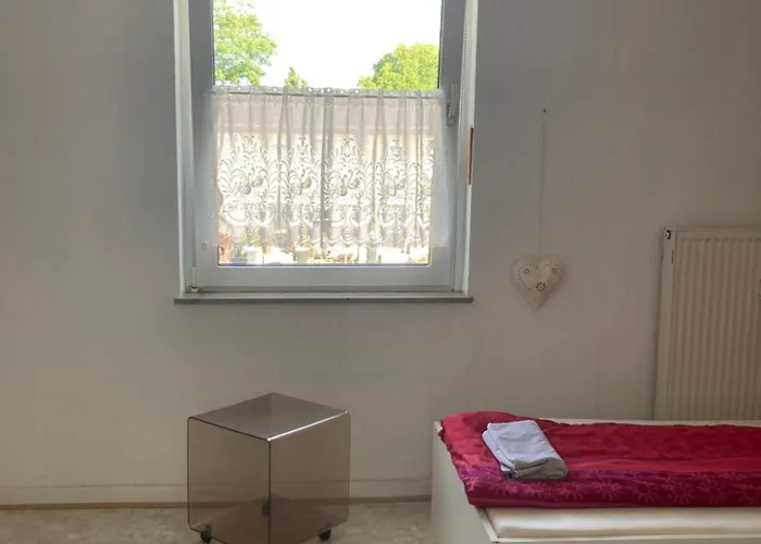 Self Check In 42 M Schlafzimmer Eigenes Badezimmer Mit Badewanne Kochecke Mit Esszimmer Im Einfamilienhaus Eigenes Badezimmer Keine アパート