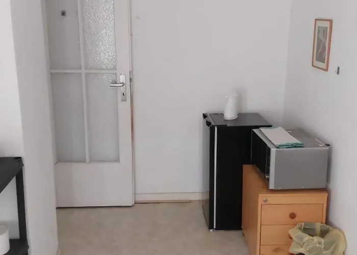 Self Check In 42 M Schlafzimmer Eigenes Badezimmer Mit Badewanne Kochecke Mit Esszimmer Im Einfamilienhaus Eigenes Badezimmer Keine